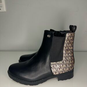 Michael Kors Girls boots